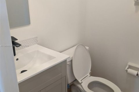 Villa ou maison à louer à Pembroke Pines, Floride: 3 chambres, 142.7 m2 № 2029882 - photo 16