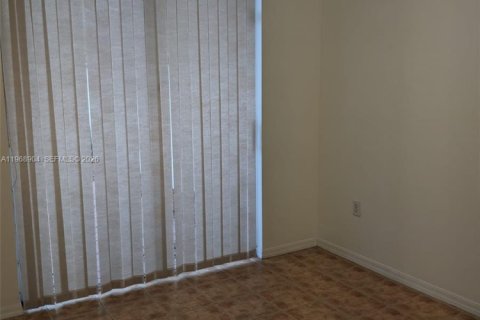 Villa ou maison à louer à Pembroke Pines, Floride: 3 chambres, 142.7 m2 № 2029882 - photo 4