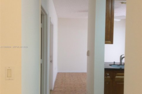 Villa ou maison à louer à Pembroke Pines, Floride: 3 chambres, 142.7 m2 № 2029882 - photo 9