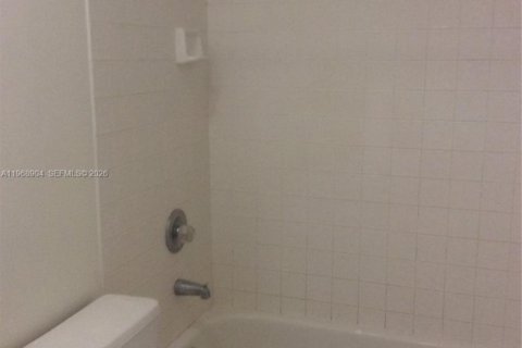 Villa ou maison à louer à Pembroke Pines, Floride: 3 chambres, 142.7 m2 № 2029882 - photo 18