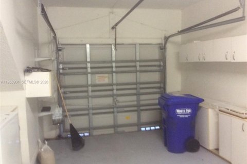 Villa ou maison à louer à Pembroke Pines, Floride: 3 chambres, 142.7 m2 № 2029882 - photo 24