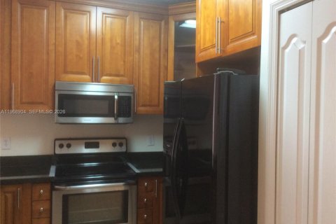 Villa ou maison à louer à Pembroke Pines, Floride: 3 chambres, 142.7 m2 № 2029882 - photo 6