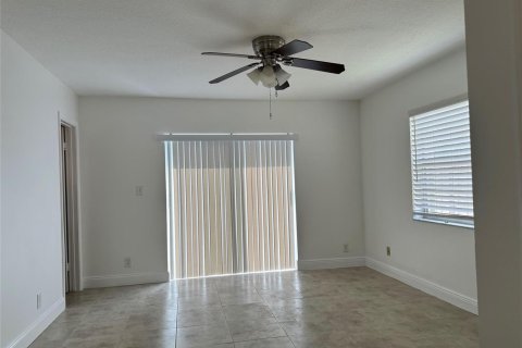 Villa ou maison à louer à North Lauderdale, Floride: 3 chambres, 135.17 m2 № 2353785 - photo 6