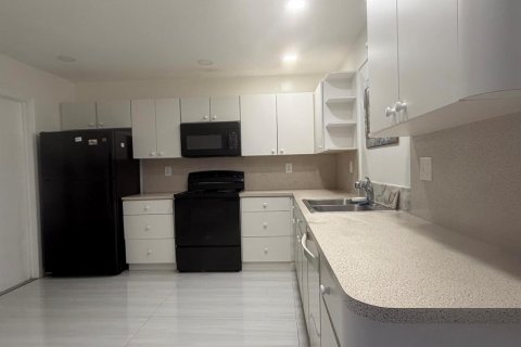 Villa ou maison à louer à North Lauderdale, Floride: 3 chambres, 135.17 m2 № 2353785 - photo 20