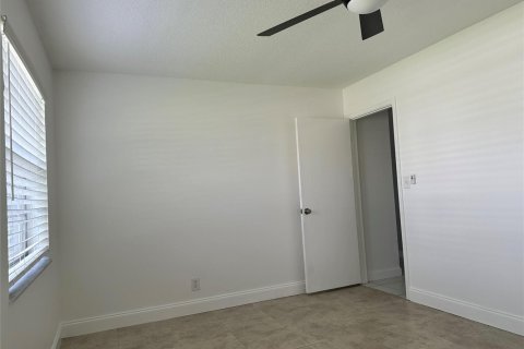 Villa ou maison à louer à North Lauderdale, Floride: 3 chambres, 135.17 m2 № 2353785 - photo 12