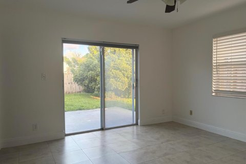 Villa ou maison à louer à North Lauderdale, Floride: 3 chambres, 135.17 m2 № 2353785 - photo 8