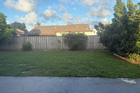 Villa ou maison à louer à North Lauderdale, Floride: 3 chambres, 135.17 m2 № 2353785 - photo 24