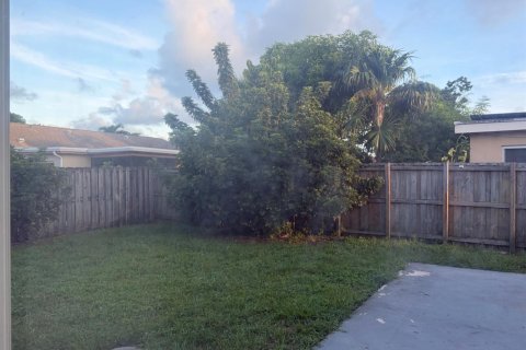 Villa ou maison à louer à North Lauderdale, Floride: 3 chambres, 135.17 m2 № 2353785 - photo 26