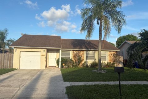 Villa ou maison à louer à North Lauderdale, Floride: 3 chambres, 135.17 m2 № 2353785 - photo 2