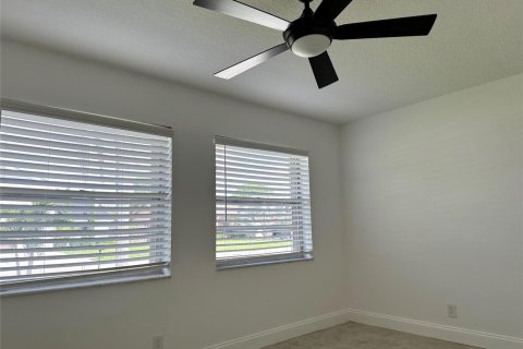 Villa ou maison à louer à North Lauderdale, Floride: 3 chambres, 135.17 m2 № 2353785 - photo 11
