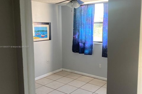 Appartement à louer à Miami, Floride: 2 chambres, 80.45 m2 № 1949273 - photo 3