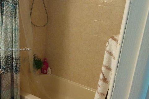 Appartement à louer à Miami, Floride: 2 chambres, 80.45 m2 № 1949273 - photo 6