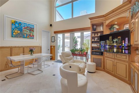 Casa en venta en Sunny Isles Beach, Florida, 5 dormitorios, 310.2 m2 № 1982684 - foto 12