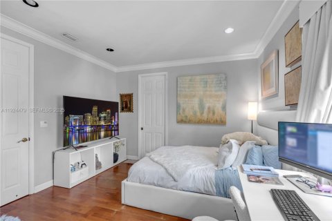 Casa en venta en Sunny Isles Beach, Florida, 5 dormitorios, 310.2 m2 № 1982684 - foto 21