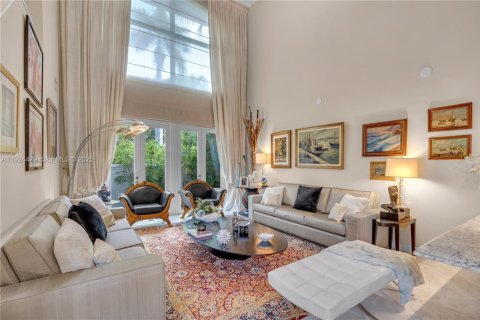 Casa en venta en Sunny Isles Beach, Florida, 5 dormitorios, 310.2 m2 № 1982684 - foto 6