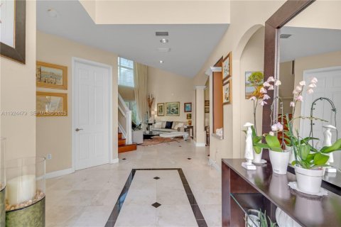 Casa en venta en Sunny Isles Beach, Florida, 5 dormitorios, 310.2 m2 № 1982684 - foto 5