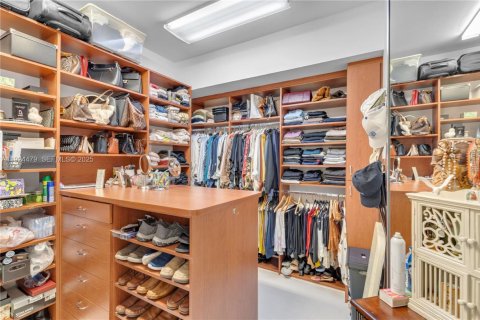 Casa en venta en Sunny Isles Beach, Florida, 5 dormitorios, 310.2 m2 № 1982684 - foto 18