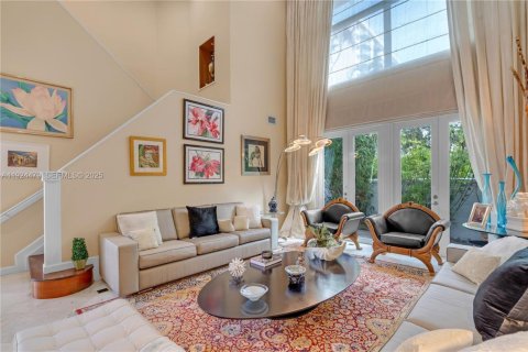 Casa en venta en Sunny Isles Beach, Florida, 5 dormitorios, 310.2 m2 № 1982684 - foto 7