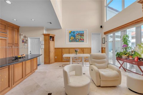 Casa en venta en Sunny Isles Beach, Florida, 5 dormitorios, 310.2 m2 № 1982684 - foto 11