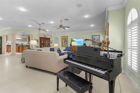 House in Port Charlotte, Florida 3 bedrooms, 335.01 sq.m. № 1722875 - photo 10