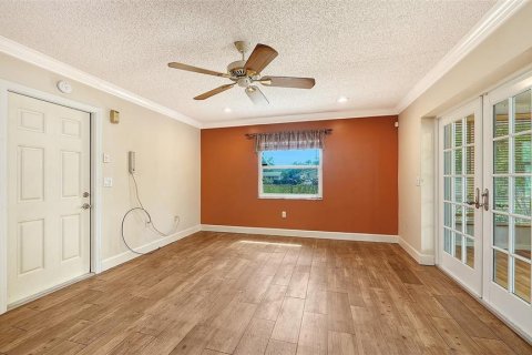 Villa ou maison à vendre à Sarasota, Floride: 2 chambres, 133.04 m2 № 2408870 - photo 11