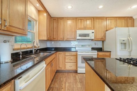 Villa ou maison à vendre à Sarasota, Floride: 2 chambres, 133.04 m2 № 2408870 - photo 8