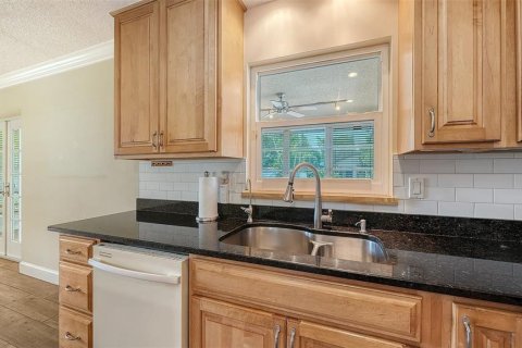 Villa ou maison à vendre à Sarasota, Floride: 2 chambres, 133.04 m2 № 2408870 - photo 9