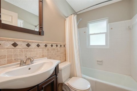 Villa ou maison à vendre à Sarasota, Floride: 2 chambres, 133.04 m2 № 2408870 - photo 17