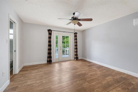 Villa ou maison à vendre à Sarasota, Floride: 2 chambres, 133.04 m2 № 2408870 - photo 13