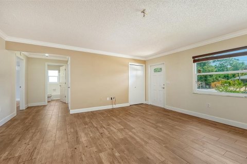 Villa ou maison à vendre à Sarasota, Floride: 2 chambres, 133.04 m2 № 2408870 - photo 5