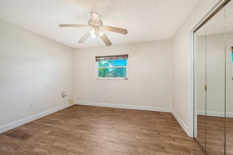 Villa ou maison à vendre à Sarasota, Floride: 2 chambres, 133.04 m2 № 2408870 - photo 16
