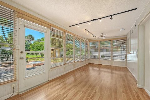 Villa ou maison à vendre à Sarasota, Floride: 2 chambres, 133.04 m2 № 2408870 - photo 18
