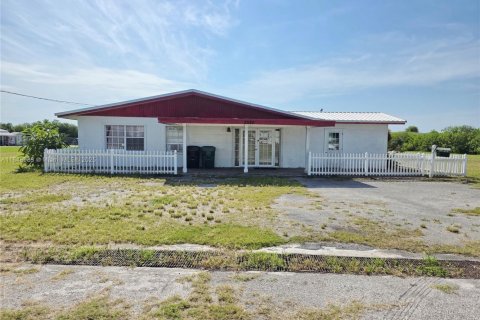 Commercial property in Okeechobee, Florida № 1850599 - photo 2