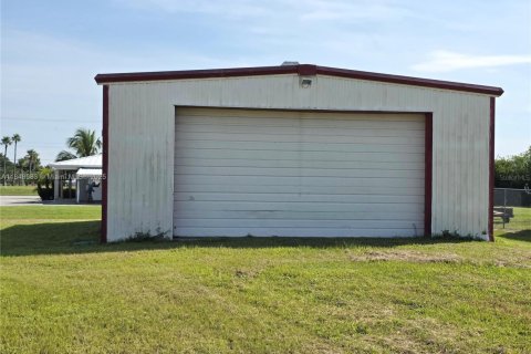 Commercial property in Okeechobee, Florida № 1850599 - photo 4