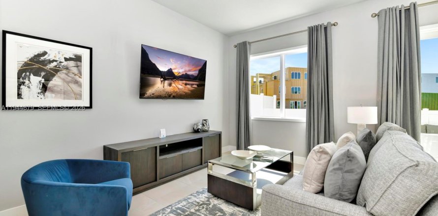 Кондоминиум с 3 спальнями в Киссимми, Флорида № 2060117