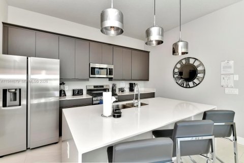 Купить кондоминиум в Киссимми, Флорида 3 спальни, № 2060117 - фото 4