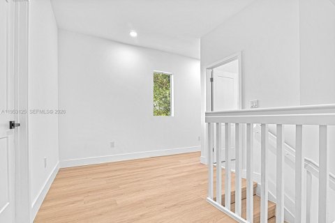 Commercial property in Miami, Florida 163.97 sq.m. № 2010900 - photo 23