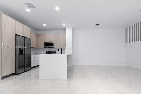 Commercial property in Miami, Florida 163.97 sq.m. № 2010900 - photo 9