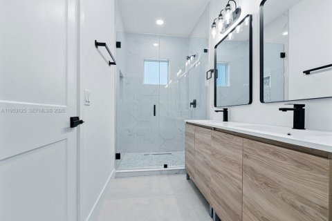 Commercial property in Miami, Florida 163.97 sq.m. № 2010900 - photo 30