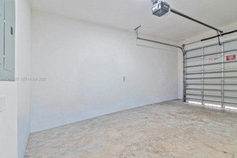 Commercial property in Miami, Florida 163.97 sq.m. № 2010900 - photo 16