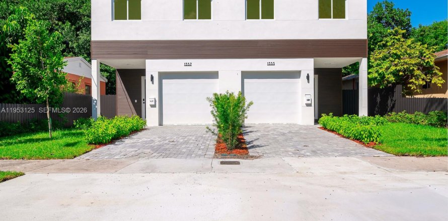 Commercial property in Miami, Florida 163.97 sq.m. № 2010900