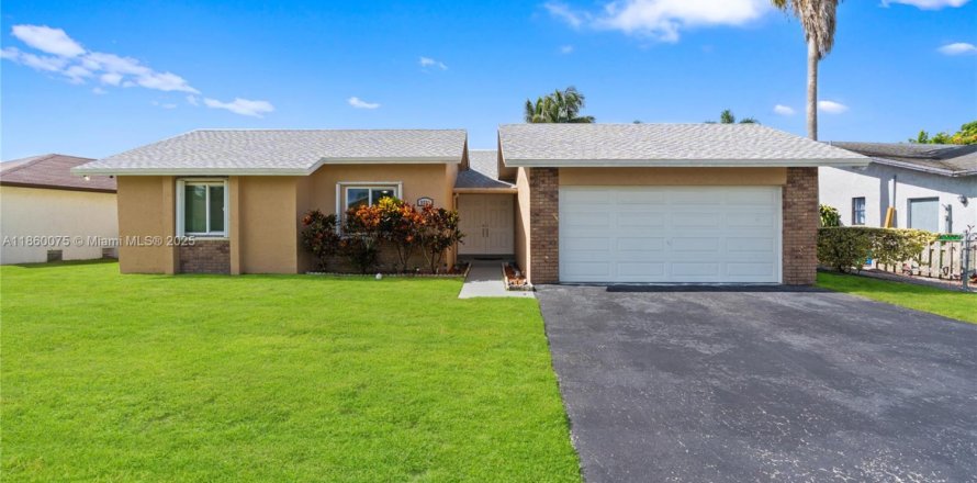 Casa en Sunrise, Florida 3 dormitorios, 154.5 m2 № 1886562