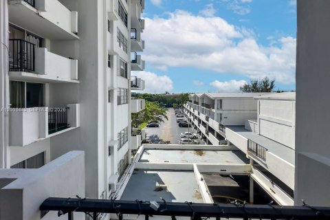 Copropriété à vendre à Aventura, Floride: 1 chambre, 81.1 m2 № 2068102 - photo 8