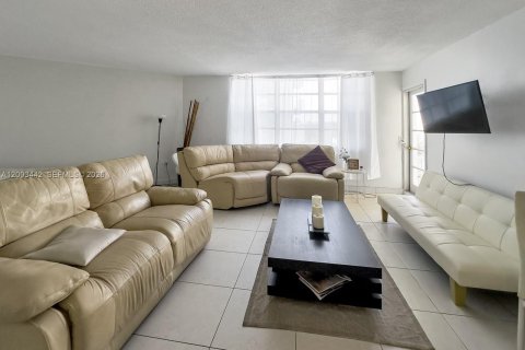Copropriété à vendre à Aventura, Floride: 1 chambre, 81.1 m2 № 2068102 - photo 2