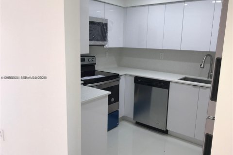 Condo in Sunny Isles Beach, Florida, 2 bedrooms  № 2402453 - photo 4