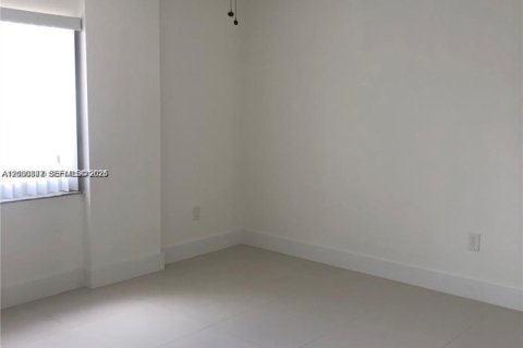 Condo in Sunny Isles Beach, Florida, 2 bedrooms  № 2402453 - photo 8