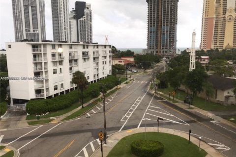 Condo in Sunny Isles Beach, Florida, 2 bedrooms  № 2402453 - photo 2