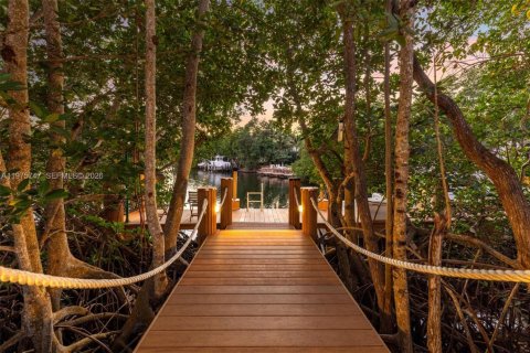 Купить виллу или дом в Корал-Гейблс, Флорида 6 спален, 615.2м2, № 2040683 - фото 8