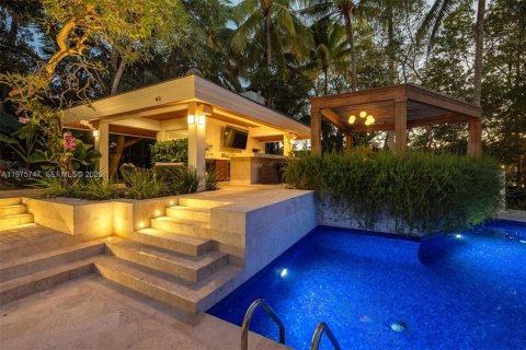 Купить виллу или дом в Корал-Гейблс, Флорида 6 спален, 615.2м2, № 2040683 - фото 4