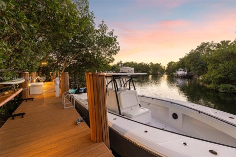 Купить виллу или дом в Корал-Гейблс, Флорида 6 спален, 615.2м2, № 2040683 - фото 9